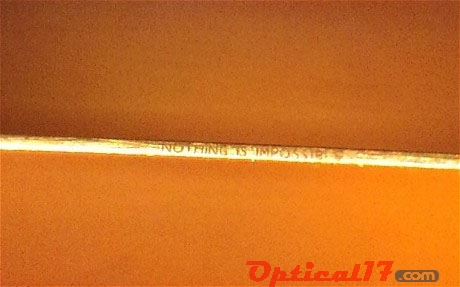 顯微鏡下放大400倍才能看得到的全球Zui小“刀鋒微雕”英國誕生